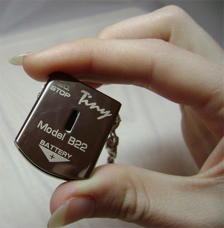 Посмотрите, насколько миниатюрен диктофон E-dic mini Tiny В22