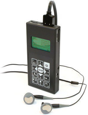 Профессиональный цифровой диктофон Гном-2M с подключенными наушниками