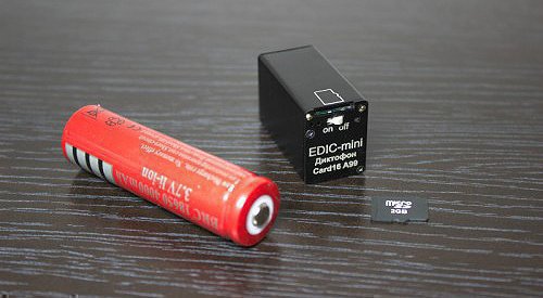 Диктофон Edic-mini Card16 A99 компактнее пальчиковой батарейки