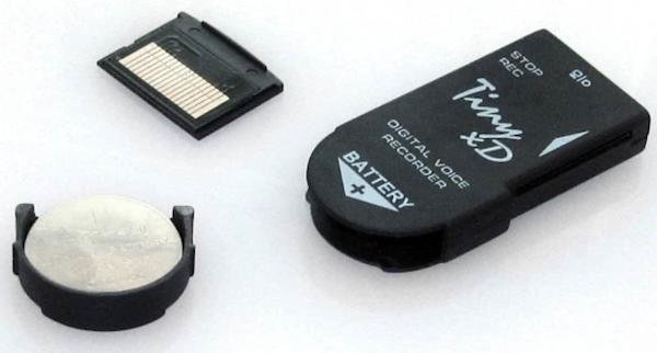 Цифровой диктофон  Edic-mini Tiny xD B68 с браслетом