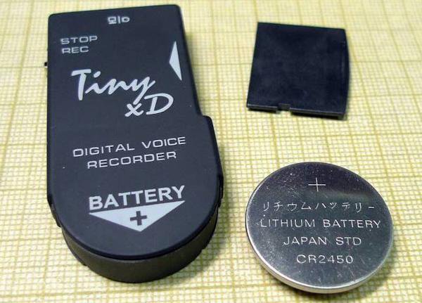 Цифровой диктофон  Edic-mini Tiny xD B68 комплектуется литиевой батарейкой